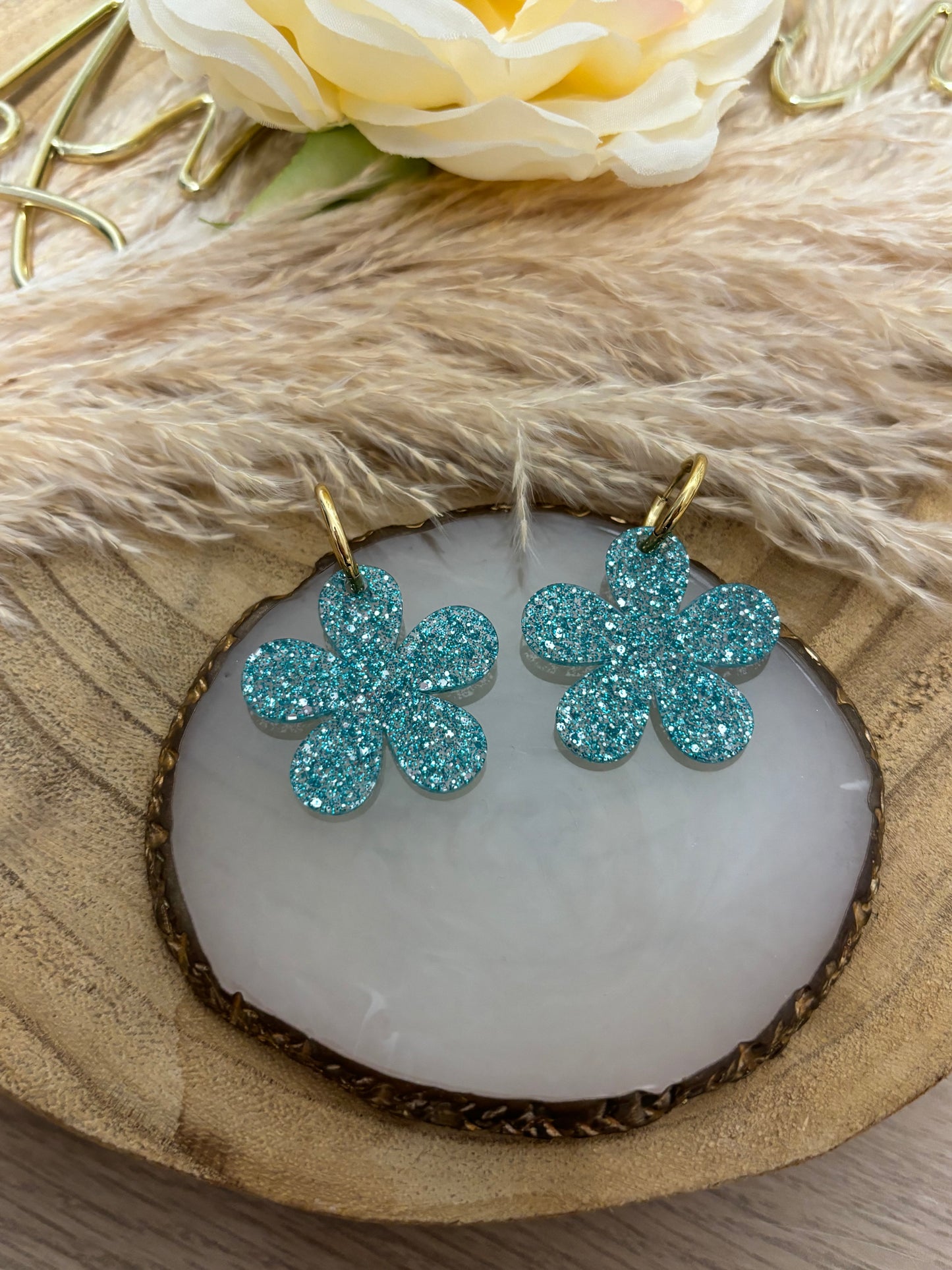 Boucles d’oreilles fleurs paillettes