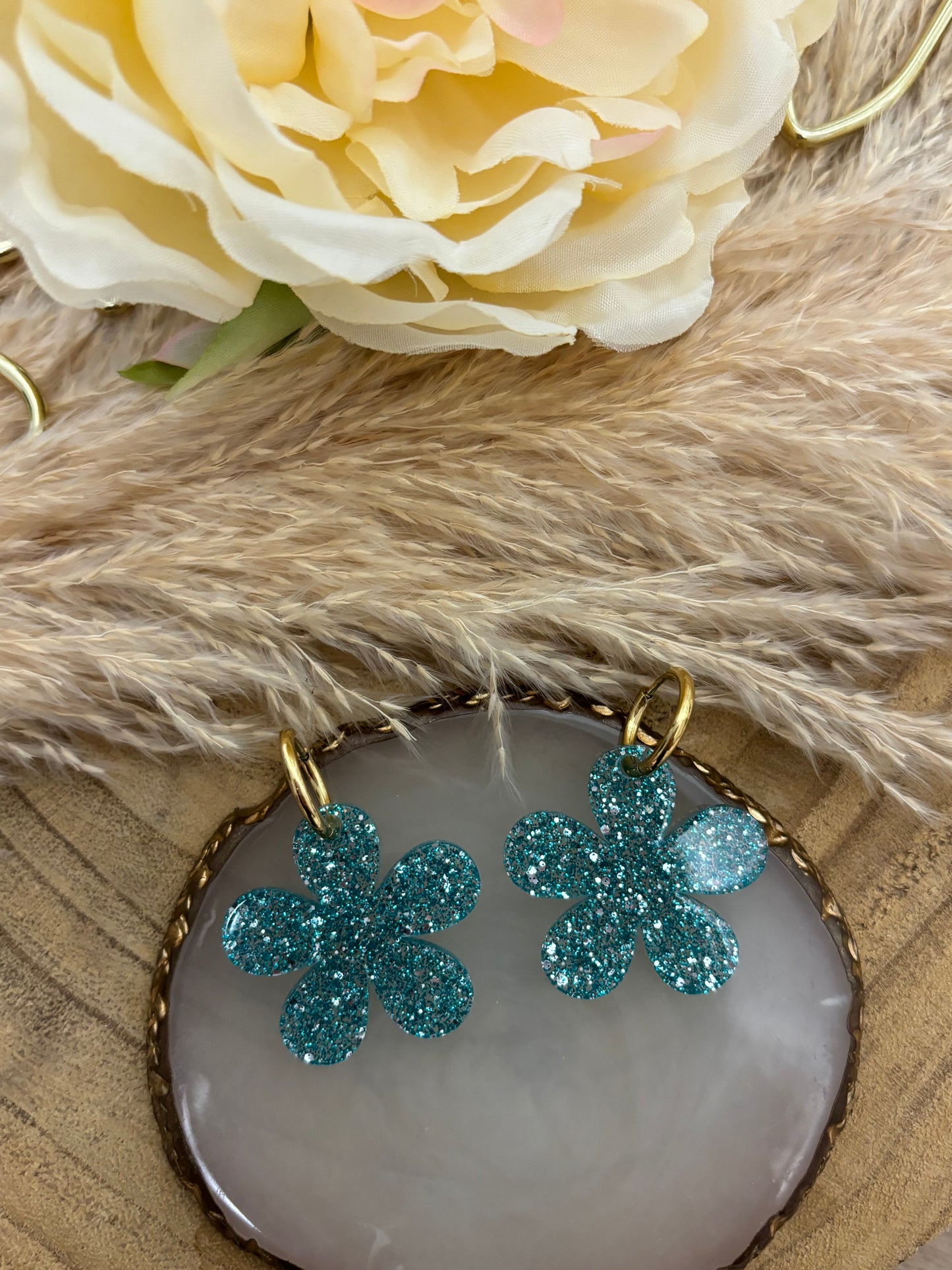 Boucles d’oreilles fleurs paillettes