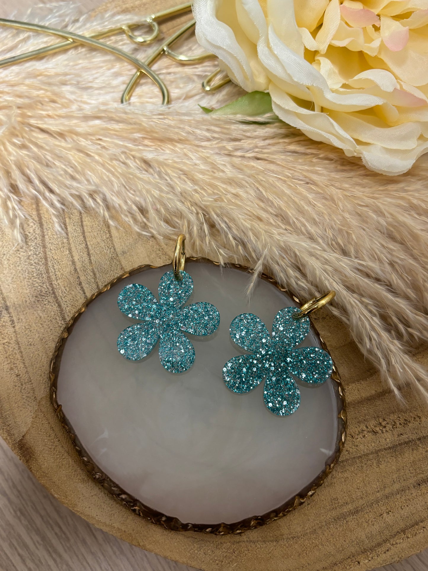 Boucles d’oreilles fleurs paillettes